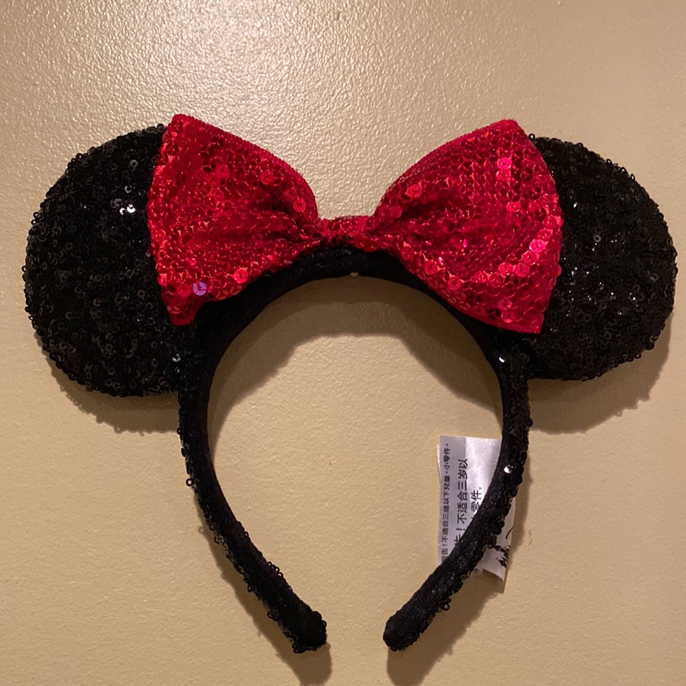 Authentic Minnie Mouse ears black with red bow brand new
